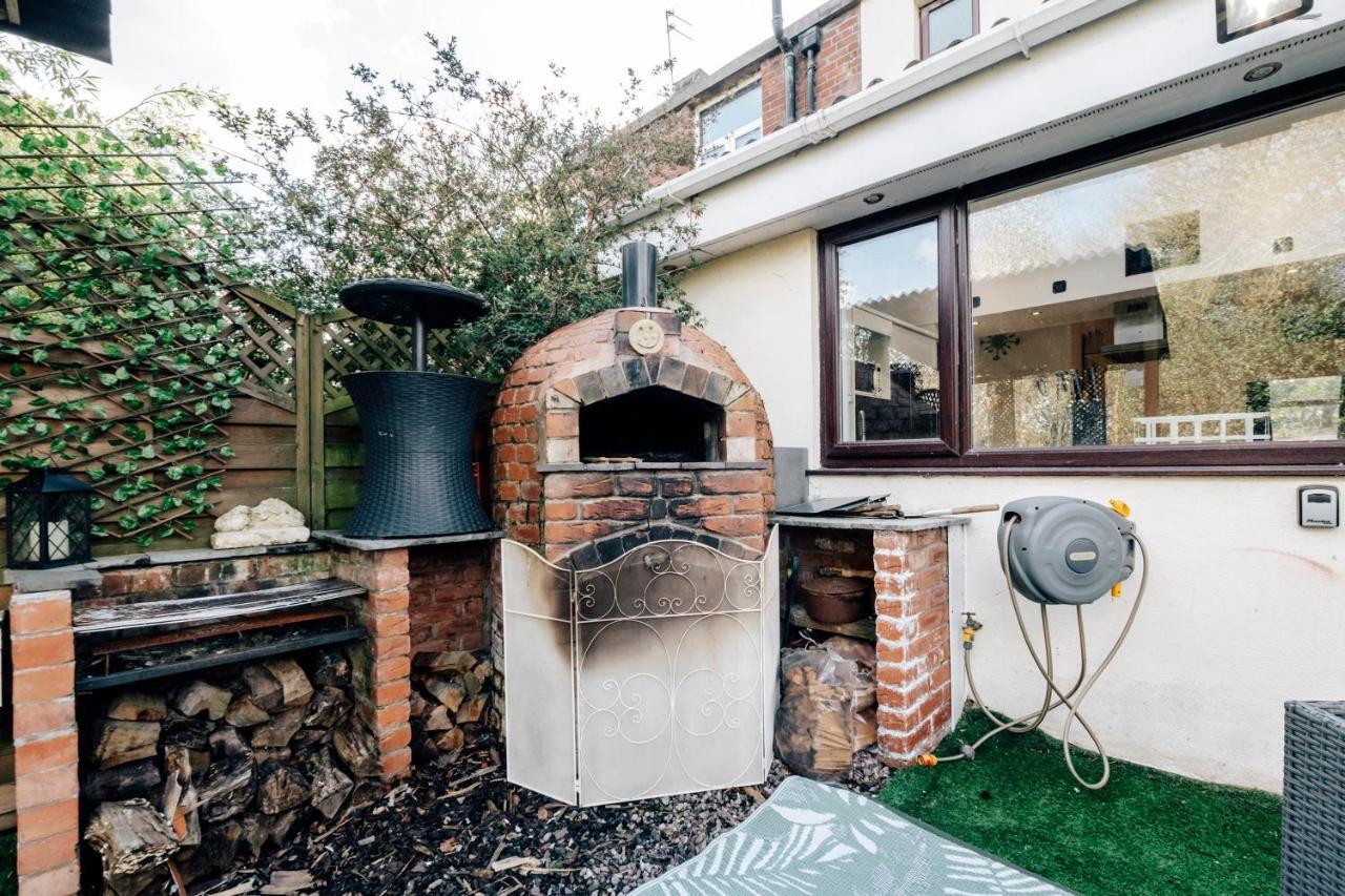 ボルトン Luxury Unique Townhouse With Hottub & Pizza Ovenヴィラ エクステリア 写真